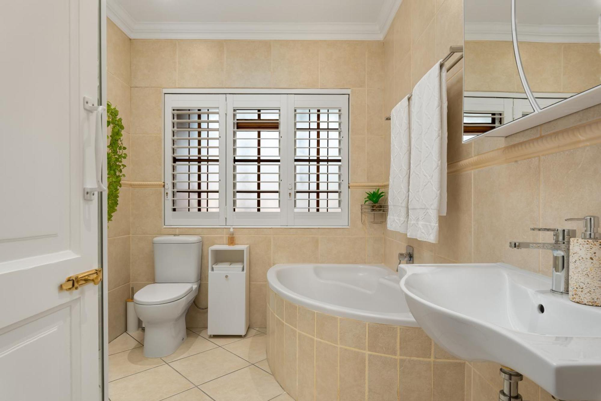 Meerendal Cottage-Affordable Luxury-Private Garden With Pool & Hot Tub Kapsztad Zewnętrze zdjęcie