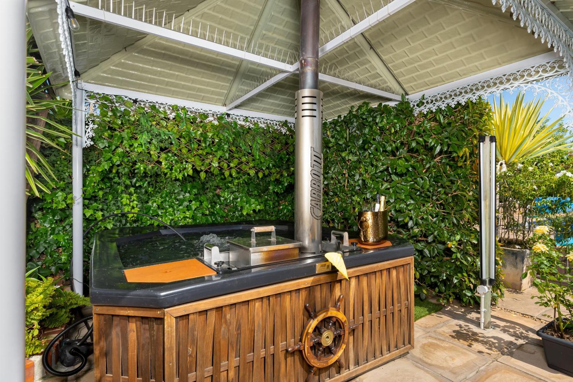Meerendal Cottage-Affordable Luxury-Private Garden With Pool & Hot Tub Kapsztad Zewnętrze zdjęcie